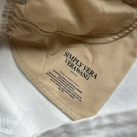 Simply Vera Vera wang lace hem mid rise denim white capris  zip up size 16 - Picture 5 of 7